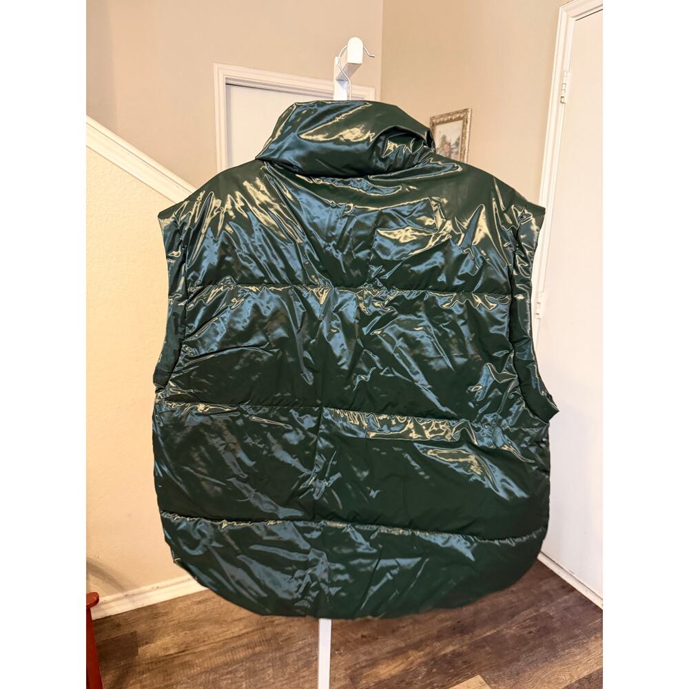 Offline by Aerie Green Vest Size Large NWT - Picture 2 of 3